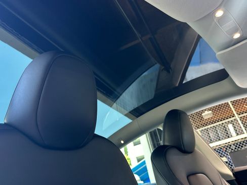 Used 2023 Tesla Model Y Performance AWD/4WD image 14