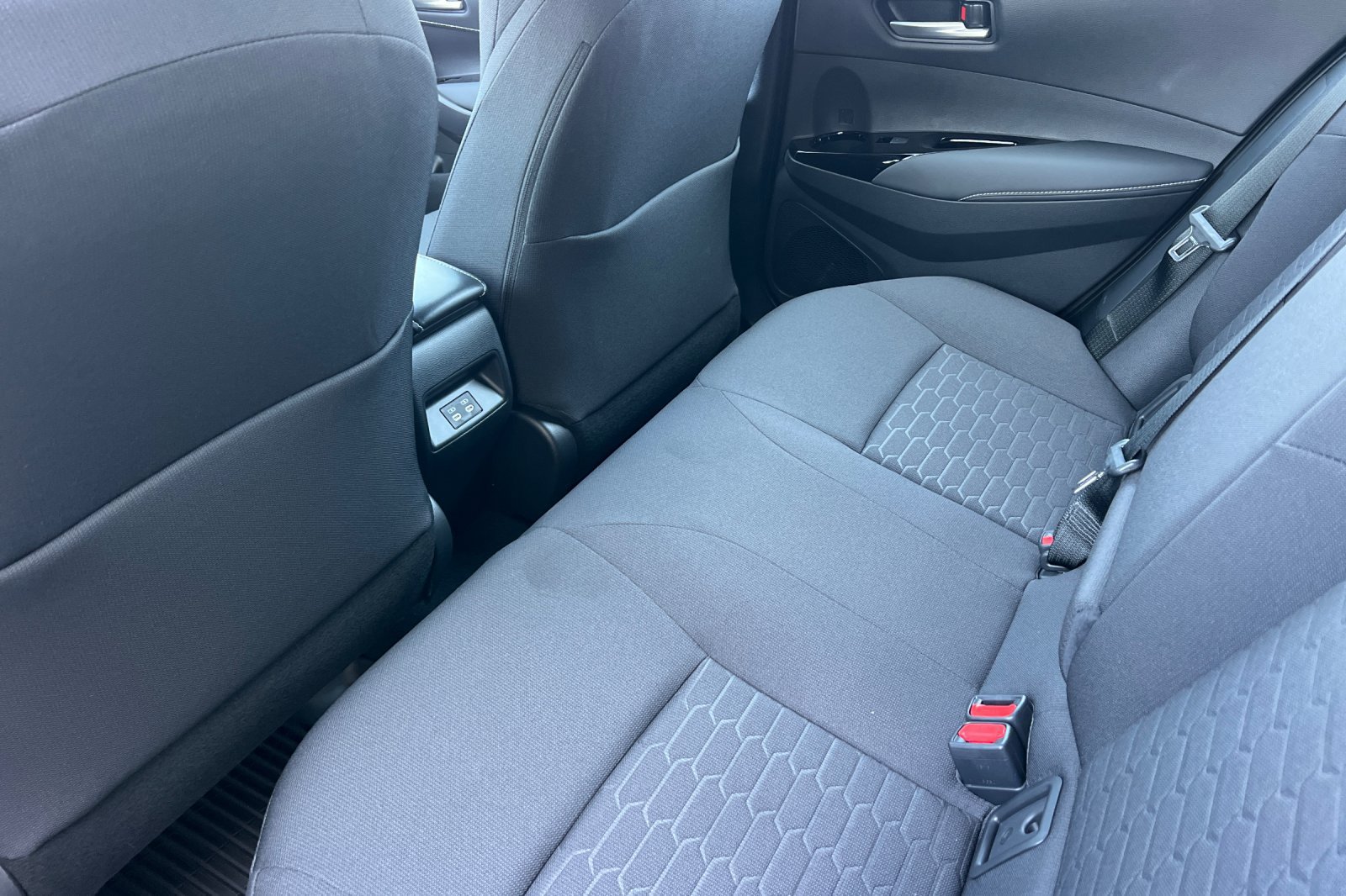 Used 2027 Toyota Corolla SE w/ SE Premium Package FWD image 12