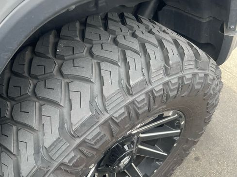 Used 2019 Jeep Wrangler Unlimited Sahara AWD/4WD image 3