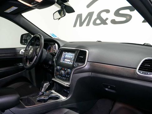 Used 2018 Jeep Grand Cherokee Laredo RWD image 24