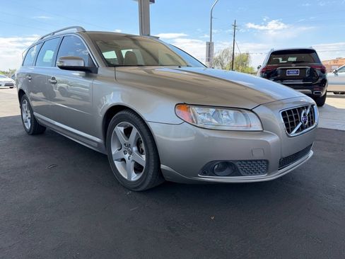 Used 2010 Volvo V70 FWD image 1