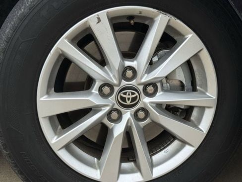 Used 2025 Toyota Camry LE image 10