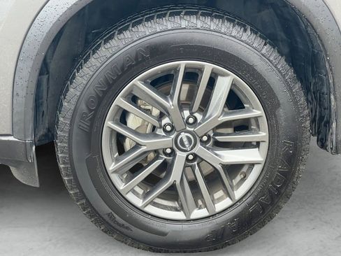 Used 2024 Nissan Rogue S FWD image 23