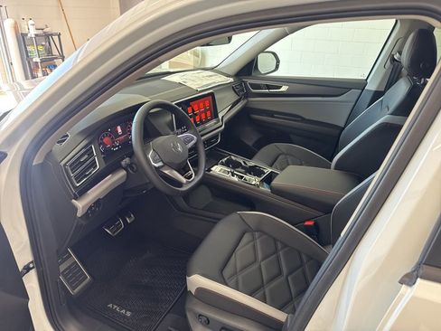 New 2026 Volkswagen Atlas Peak Edition AWD/4WD image 18