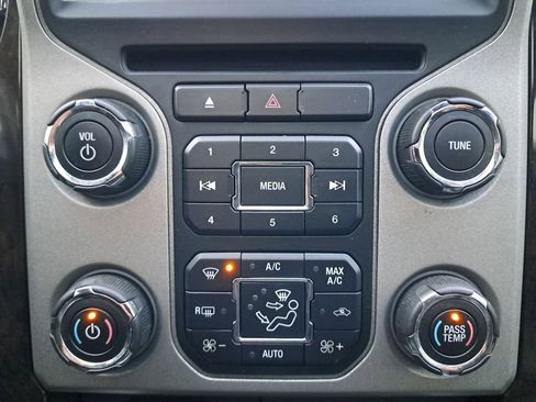 Used 2016 Ford F350 Platinum w/ Platinum Package image 22