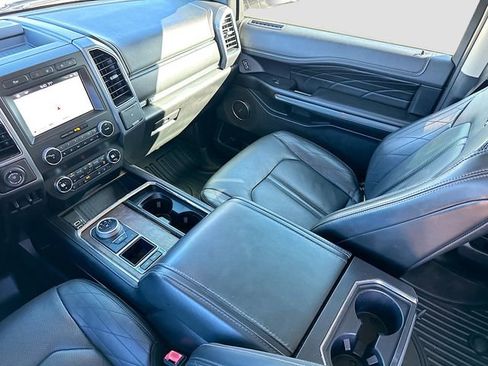 Used 2019 Ford Expedition Platinum RWD image 25