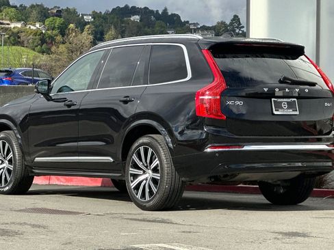 Certified 2025 Volvo XC90 B6 Plus image 7