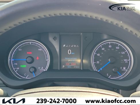 Used 2021 Toyota Venza LE AWD/4WD image 28