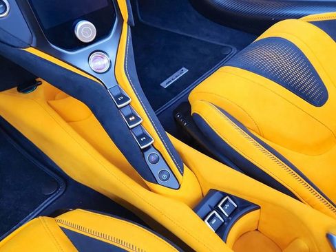 Used 2024 McLaren 750S Spider image 20