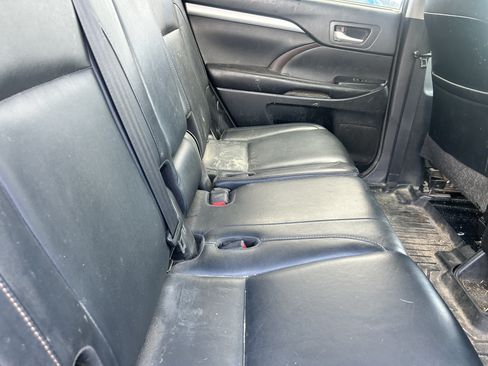 Used 2018 Toyota Highlander XLE AWD/4WD image 10
