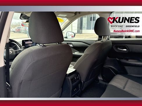 Used 2025 Nissan Rogue SV image 30