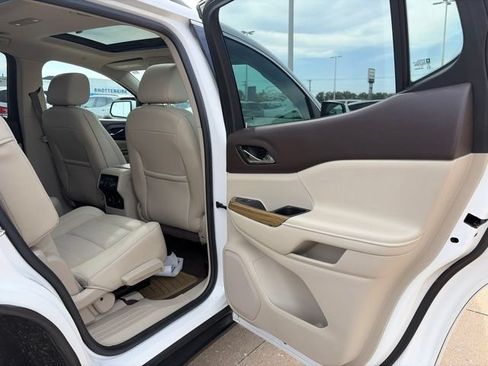 Used 2017 GMC Acadia Denali w/ Technology Package FWD image 20