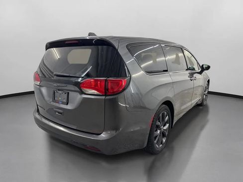 Used 2018 Chrysler Pacifica Touring Plus w/ S Appearance Package FWD image 10