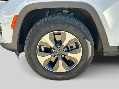 Used 2024 Jeep Grand Cherokee Limited 4xe image 10