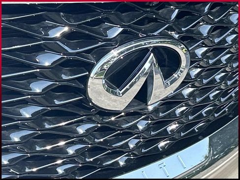 Used 2023 INFINITI QX60 Sensory w/ Cargo Package FWD image 11