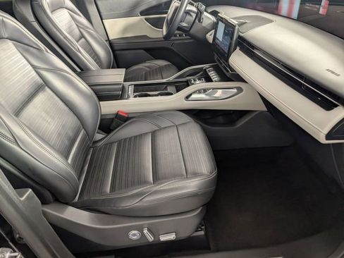 Used 2024 Lincoln Nautilus Reserve AWD/4WD image 31