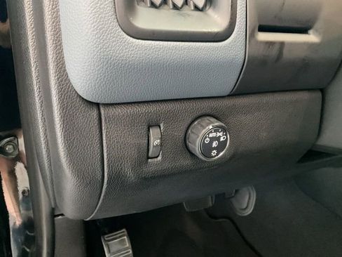 Used 2022 Chevrolet Colorado Z71 w/ Safety Package RWD image 7