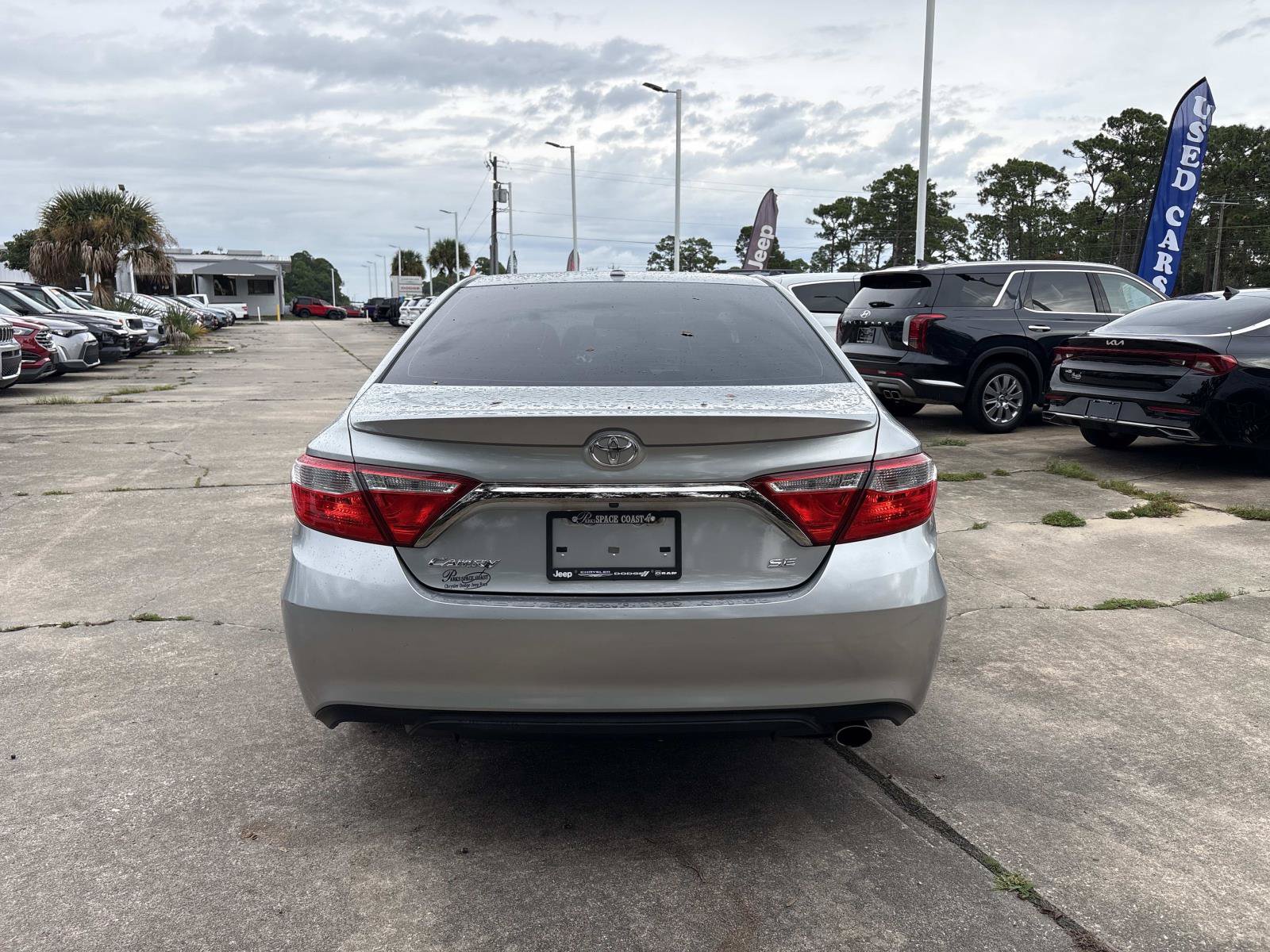 Used 2015 Toyota Camry SE w/ Moonroof Package FWD image 4