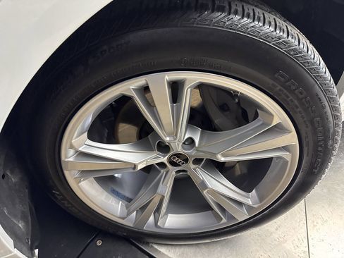 Used 2023 Audi Q8 Premium image 39