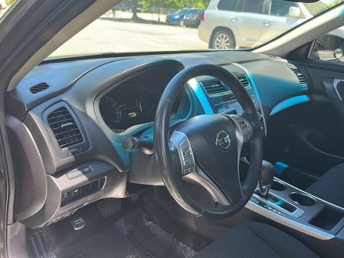 Used 2015 Nissan Altima 2.5 SV w/ Convenience Package FWD image 12