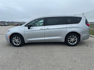 New 2026 Chrysler Pacifica Select AWD/4WD video 2
