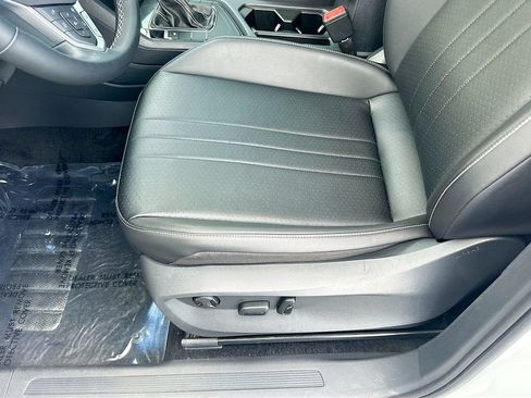 Used 2022 Volkswagen Tiguan SE w/ Panoramic Sunroof Package FWD image 18