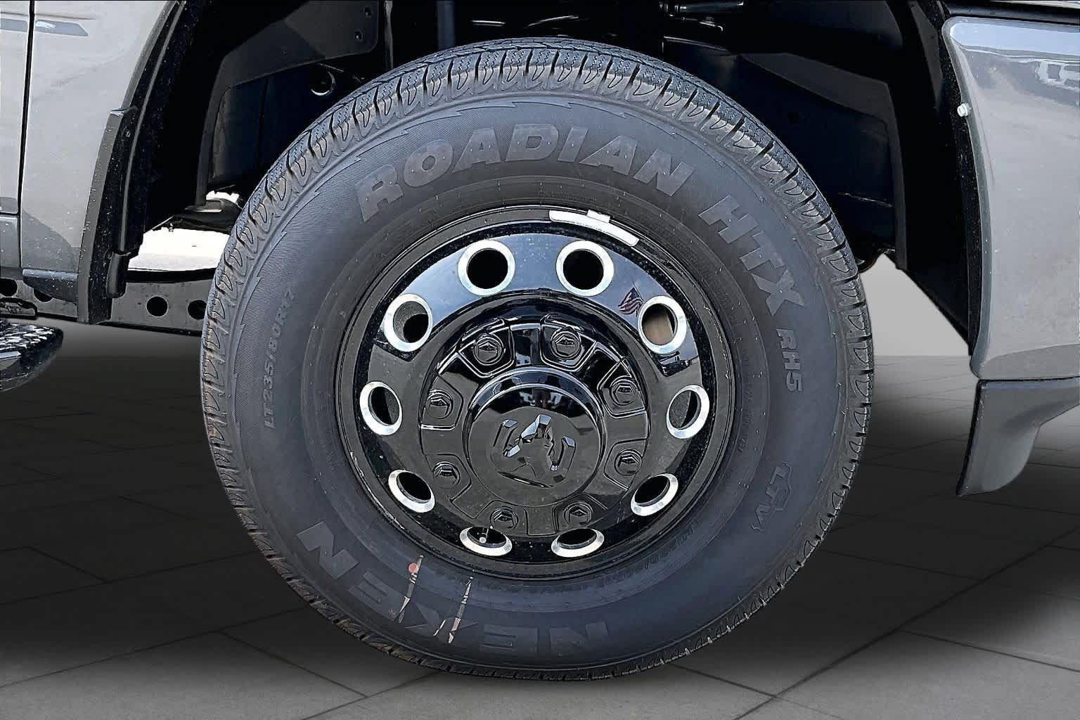 New 2027 RAM 3500 Big Horn AWD/4WD image 11