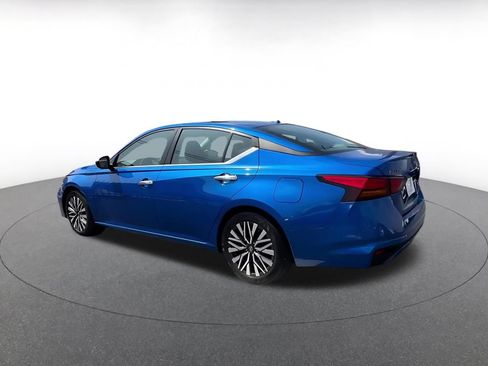 Used 2025 Nissan Altima 2.5 SV FWD image 8