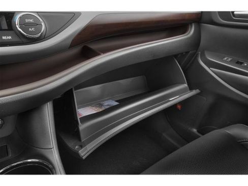 Used 2015 Toyota Highlander XLE AWD/4WD image 16