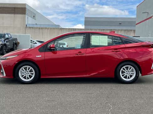 Certified 2022 Toyota Prius Prime Limited FWD image 9