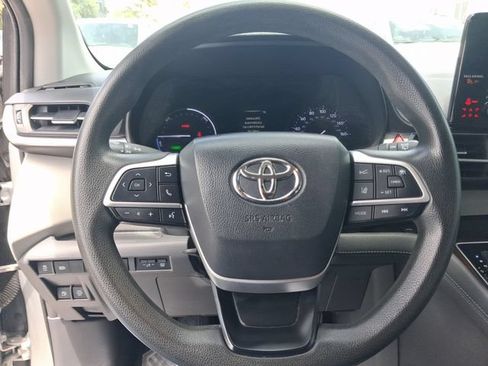 Used 2021 Toyota Sienna LE FWD image 12