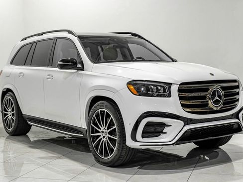 Used 2024 Mercedes-Benz GLS 580 4MATIC image 3