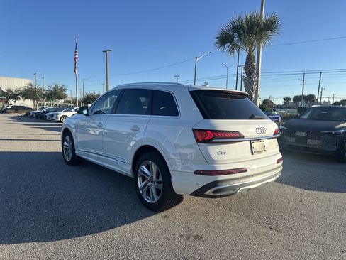 Used 2022 Audi Q7 Premium Plus w/ Premium Plus Package image 3