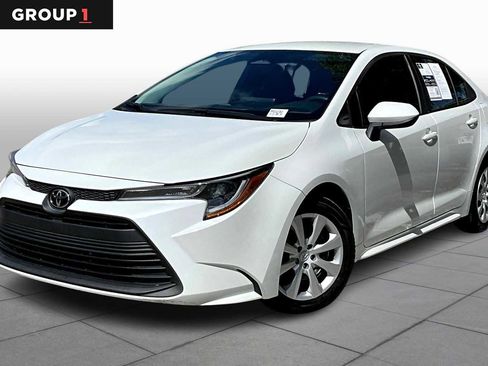 Used 2023 Toyota Corolla LE FWD image 1