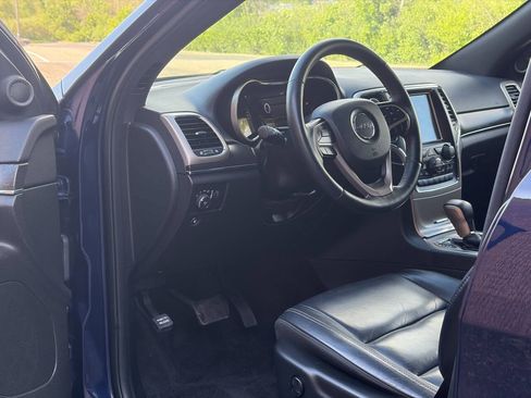 Used 2017 Jeep Grand Cherokee Limited AWD/4WD image 9