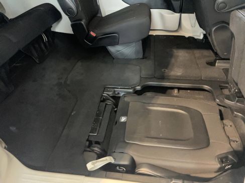 Used 2023 Chrysler Voyager LX image 20