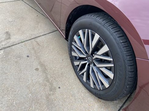 Used 2024 Nissan Altima 2.5 SV image 31