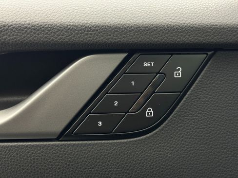 Used 2025 Porsche 911 Carrera image 17