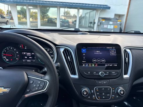 Used 2024 Chevrolet Malibu LT FWD image 17