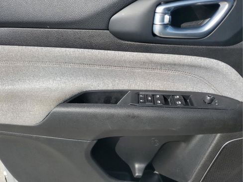 Certified 2024 Jeep Compass Latitude image 17