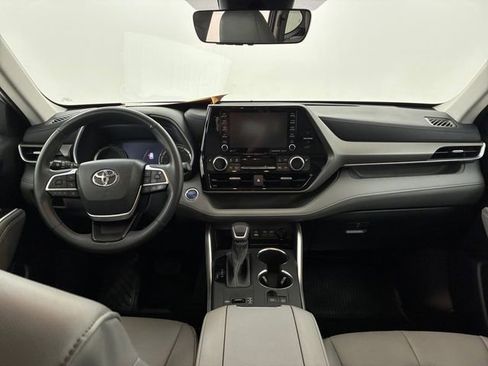 Used 2022 Toyota Highlander XLE AWD/4WD image 20