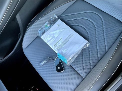 New 2025 Volkswagen Tiguan SE image 11