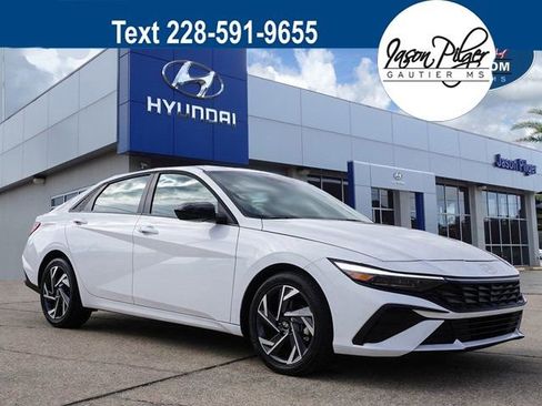 Used 2025 Hyundai Elantra Sport image 1