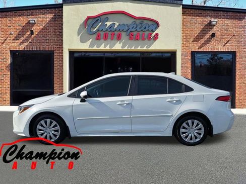 Used 2021 Toyota Corolla LE FWD image 8