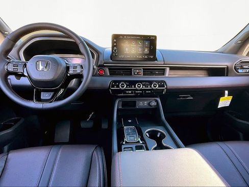 Used 2025 Honda Pilot Black Edition image 8