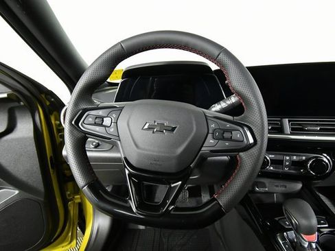 New 2025 Chevrolet Trax RS image 2