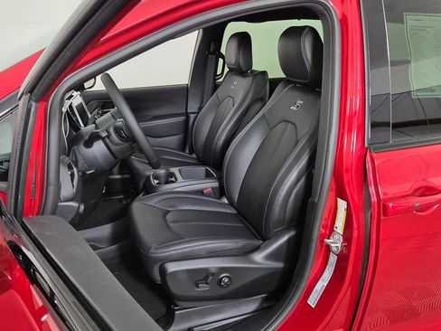New 2026 Chrysler Pacifica Select image 15