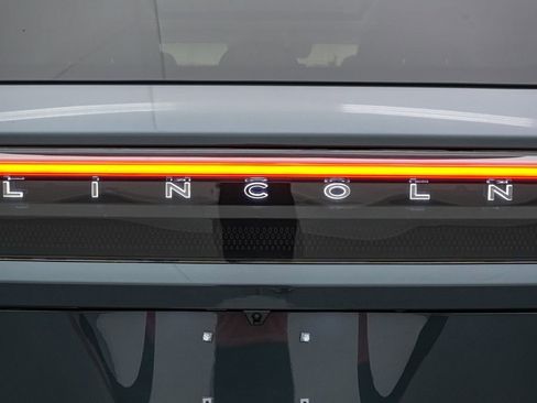 Used 2025 Lincoln Navigator Reserve image 14