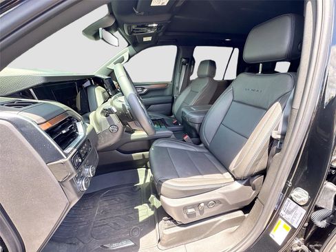 Used 2026 GMC Yukon Denali w/ Sun & Power Step Package AWD/4WD image 9