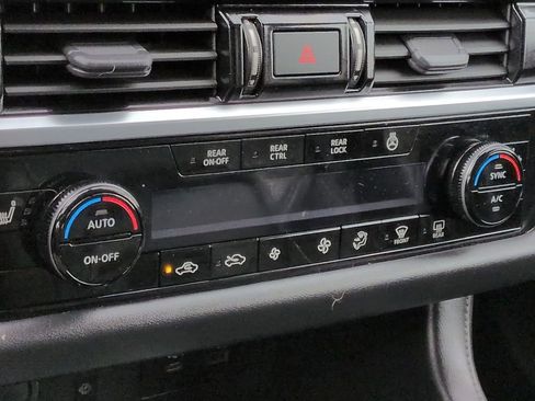 Used 2023 Nissan Pathfinder SL FWD image 27